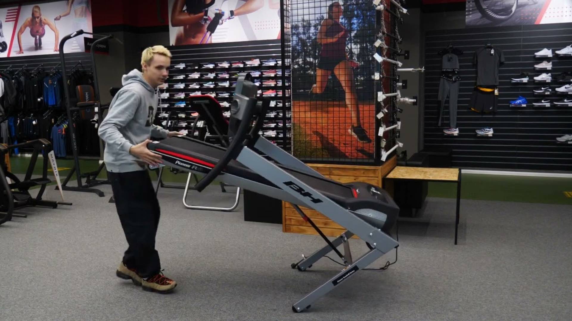 Обзор беговых дорожек BH FITNESS PIONEER R5 и PIONEER R5 TFT смотреть онлайн