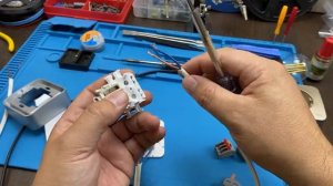 Как подключить лампочку от розетки через выключатель