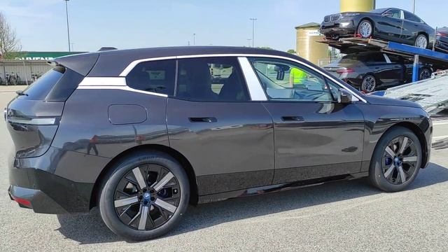 BMW iX смотреть онлайн