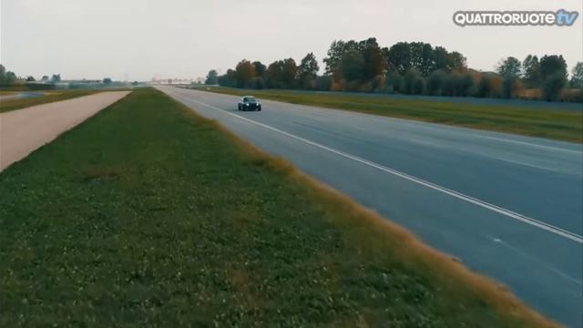 Lancia delta integrale evoluzione, livrea martini. смотреть онлайн