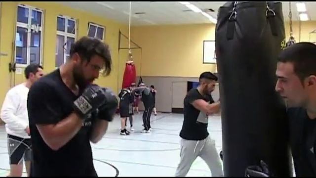 Box Club in Wesel / Serkan Bu am 13 April 2015 in Wesel смотреть онлайн