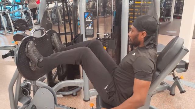 HOW TO: Seated Leg Press (Matrix) смотреть онлайн