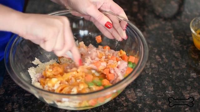 Homemade Dog Treat: Mini Turkey Loaf Muffins | Proud Dog Mom смотреть онлайн