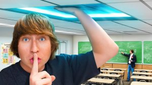 Я построил секретную игровую комнату в школе!