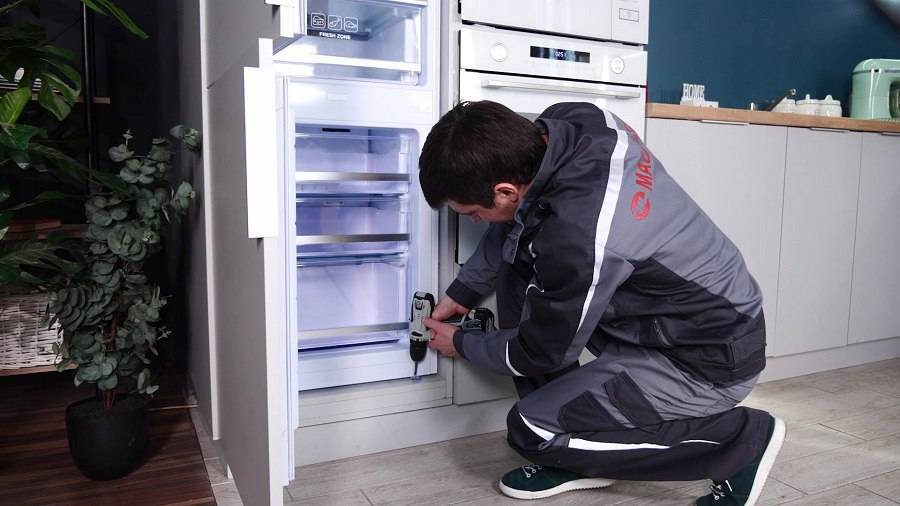 Видеообзор как установить встраиваемый холодильник смотреть онлайн