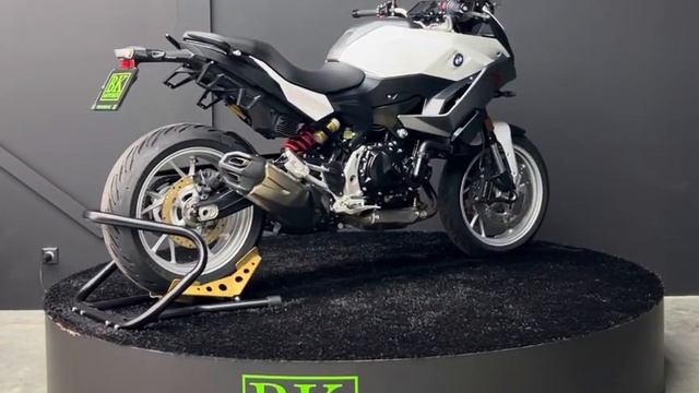 BK Motoren - BMW F 900 XR Light White смотреть онлайн
