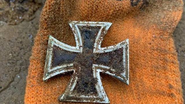 Коп по войне. Железный крест, знак ГЮ и другие интересные находки. смотреть онлайн