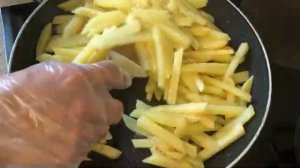 Жареные маслята с картошкой и сметаной
