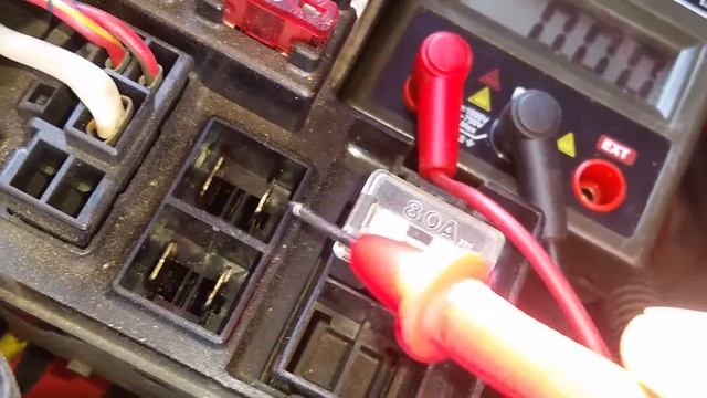 Voltage check at 30-Amp and 40-Amp Fuses, 1986 4Runner смотреть онлайн