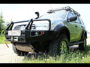 Установка силовых порогов на Mitsubishi Pajero Sport 2