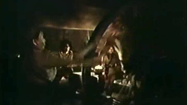 С Женскими Клетками Трейлер смотреть онлайн