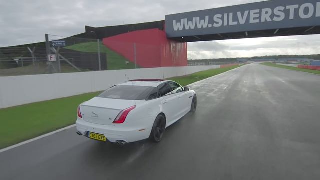 New Jaguar XJR Facelift 2016 Preview with XJ-R9LM Le Mans car at Silverstone смотреть онлайн