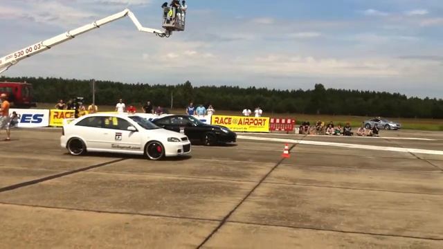 Porsche 996 turbo vs. Opel Astra turbo смотреть онлайн