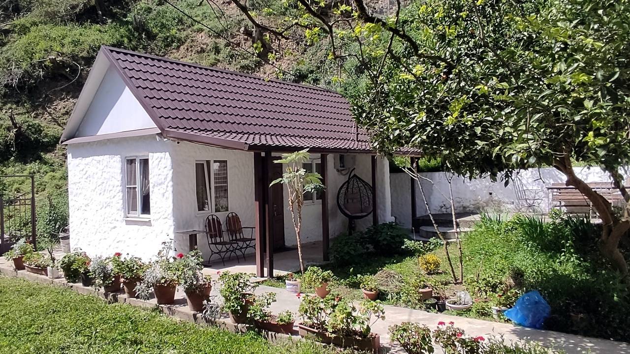 Уголки старого Сухуми. Улица Черкесская (Казбеги) смотреть онлайн