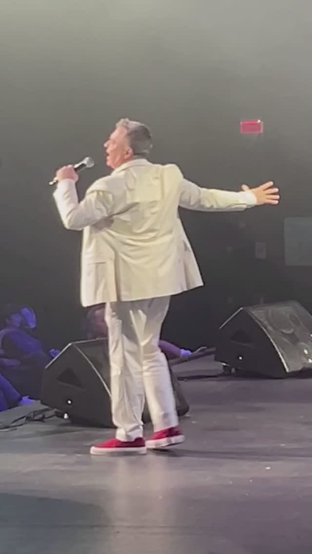 И уходит “Безнадёга” в концерте у Ларисы Рубальской. На сцене Любимый Александр Добронравов #shorts смотреть онлайн