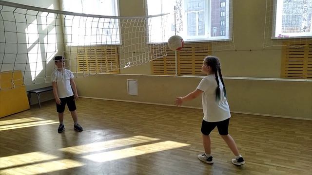 Нижняя прямая подача