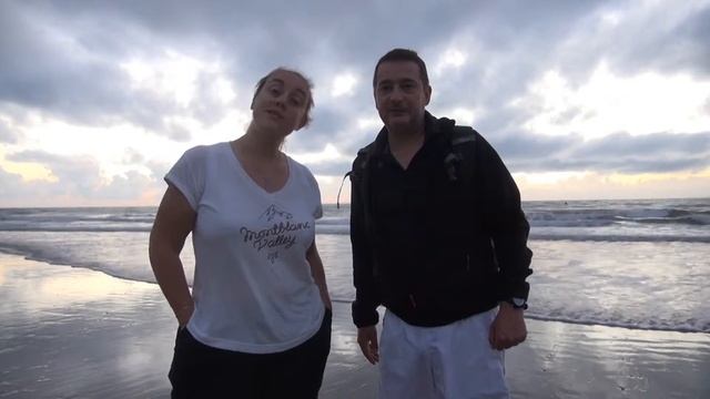 Zaz et Thy sur la plage de Yeppoon смотреть онлайн