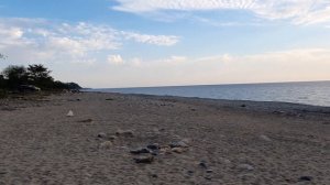 Чёрное море.  Пустынный пляж, сентябрь.