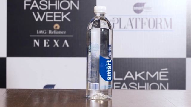 smart, crisp, pure- that’s smartwater and it’s associating with Lakme Fashion Week смотреть онлайн