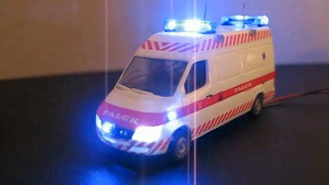 Warning light bar 1:87 on MB Sprinter смотреть онлайн