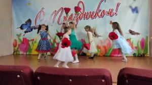 "Танец с маками"