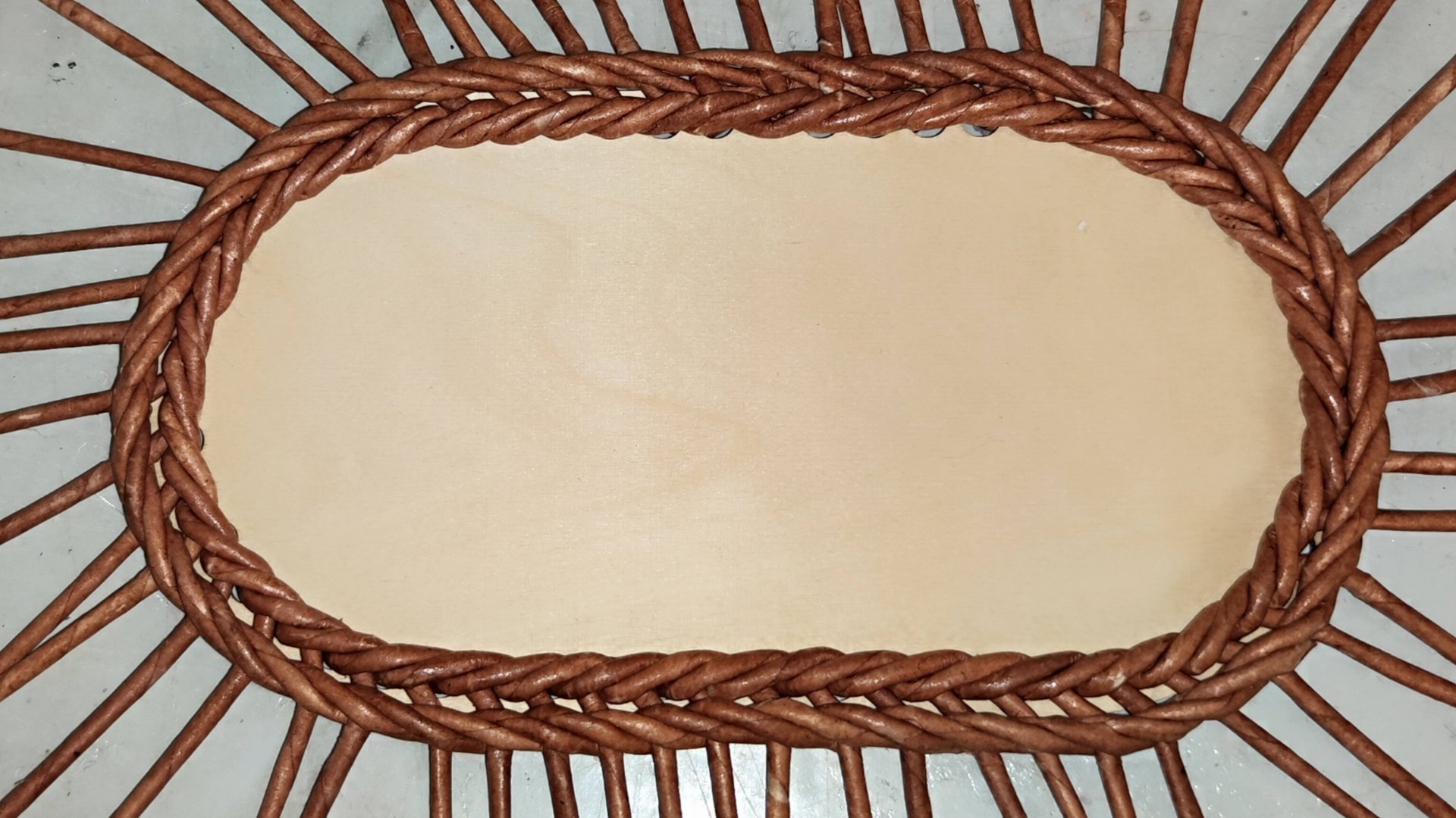 МК. Как оплести фанерное дно прямой веревочкой из 3-х трубочек. #379 смотреть онлайн