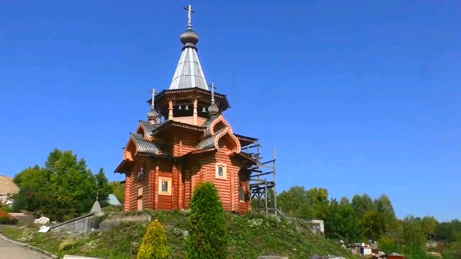 Прогулка возле Храма смотреть онлайн