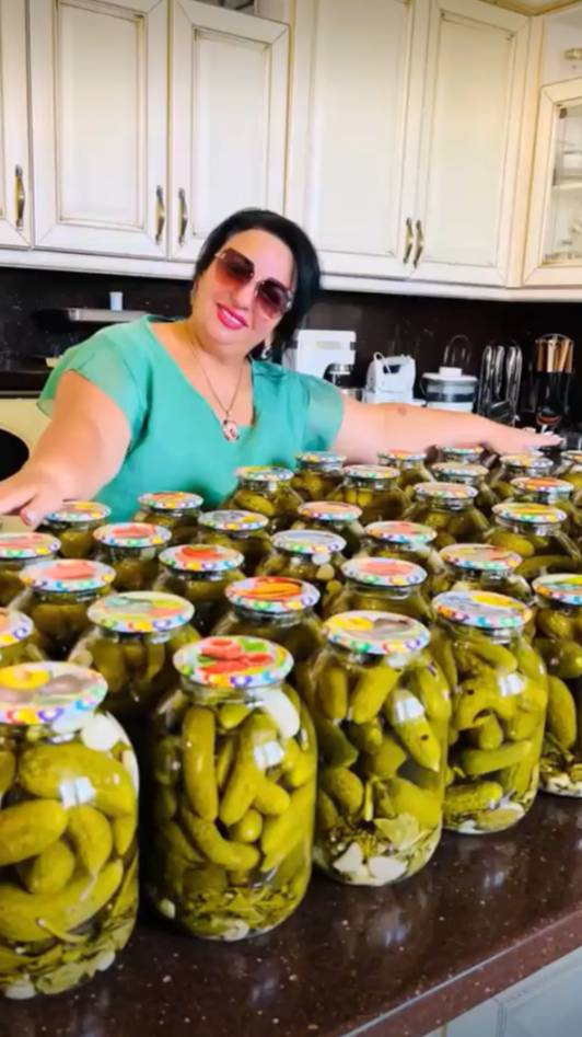 Запасы Аруси! Подвал просто шик! смотреть онлайн