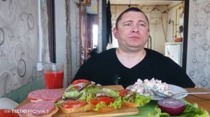 мукбанг/обжор/оливье,с бутербродами/