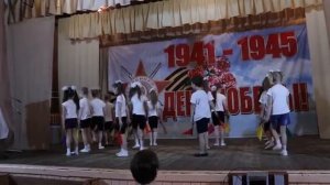 Спортивный танец с флажками