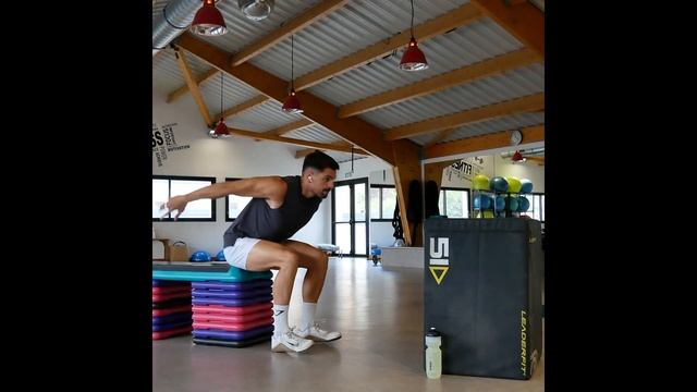 Seated Jump смотреть онлайн