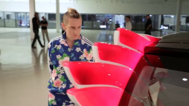 Jeremy Scott Wings Los Angeles Auto Show 2012 смотреть онлайн