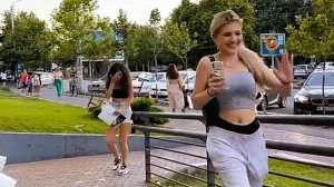 статуя пугает людей