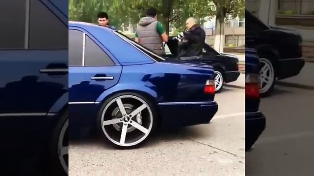W124 MERSEDES смотреть онлайн