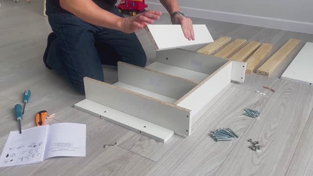 Видеоинструкция по сборке: Стол «Испания» смотреть онлайн