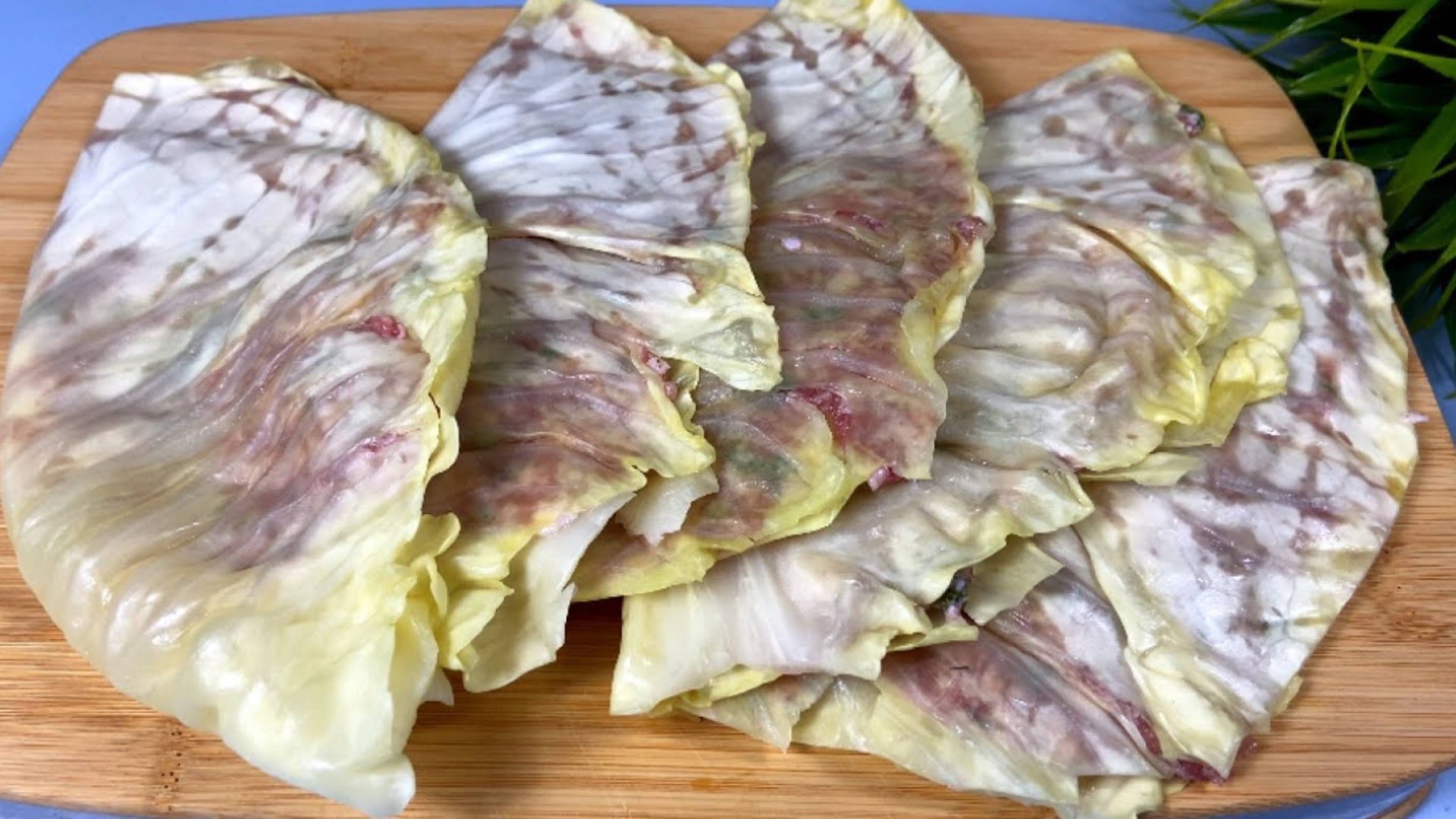 Такие ЧЕБУРЕКИ никто не готовит и НЕ ЗНАЕТ! С тестом ВОЗИТЬСЯ не надо, вкусно и НЕОБЫЧНО! смотреть онлайн