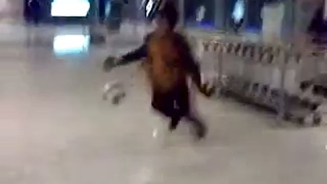 Beaver at Terminal 5 смотреть онлайн