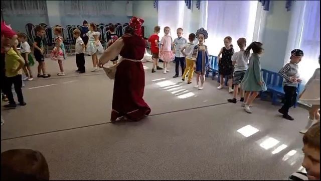 Прощай, ёлочка! Песни и хороводы в детском саду