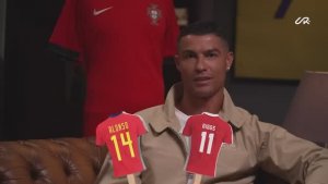 Криштиану Роналду выбирает лучших игроков