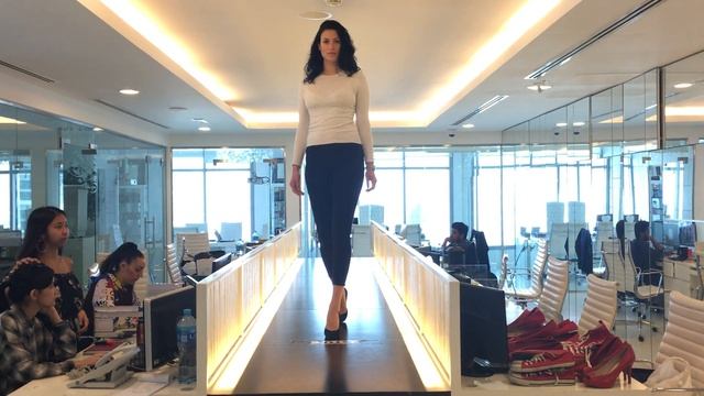 FM 85635 DIva Model Catwalk смотреть онлайн