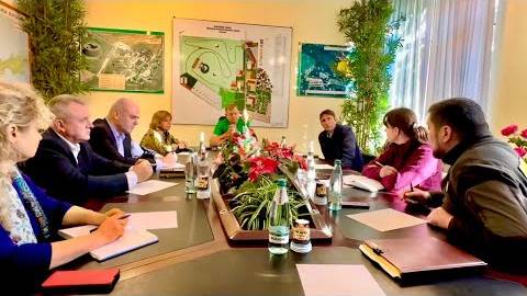 На заседании Совета Министров в Тайгане Олег Зубков озвучил проблемы,птиц принимать БОЛЬШЕ НЕКУДА! смотреть онлайн