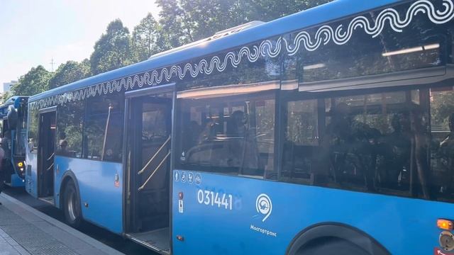 Автобус ЛиАЗ-5292.65 следует по маршруту 725 ”Кузьминский Парк - м. Текстильщики - Кузьминский Парк смотреть онлайн