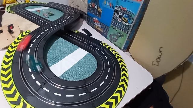 Carrera D type Jaguar's Lone Racer driverless lane control slot car race. 1 driver vs Lone Racer смотреть онлайн