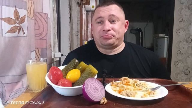 мукбанг/обжор/макароны по флотски,соленья/ смотреть онлайн