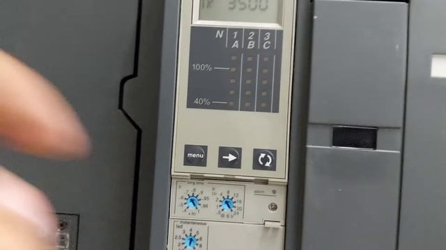 Carra setting Triping Unit Micrologic 2.0 E pada ACB Schneider смотреть онлайн