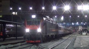 Электровоз ЭП20-011 с поездом №11 Анапа — Москва