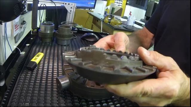 Axle Fundamentals - How does a No-Spin Differential Work? смотреть онлайн