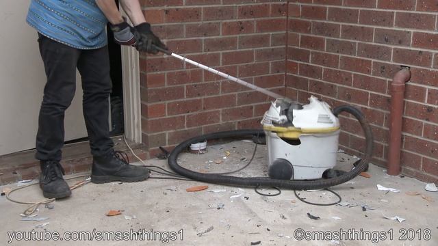 Smashing a Vintage Kärcher 2101 Vacuum with Motor Explosion смотреть онлайн