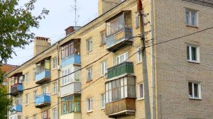 Что теперь грозит собственникам квартир за остекление балкона