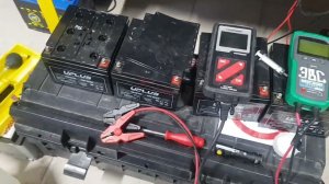 AGM аккумулятор.   Вскрытие  "нового" АКБ.  "Сухой".  Долив воды. Замеры.